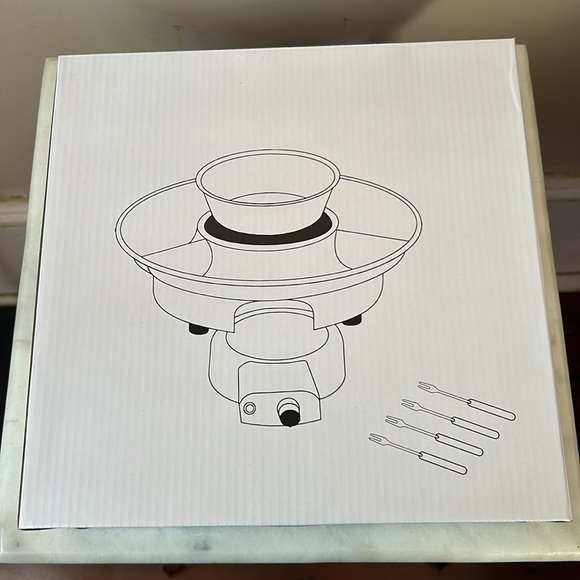 New in box, Electric Fondue Set with 4 Forks - Picture 6 of 6